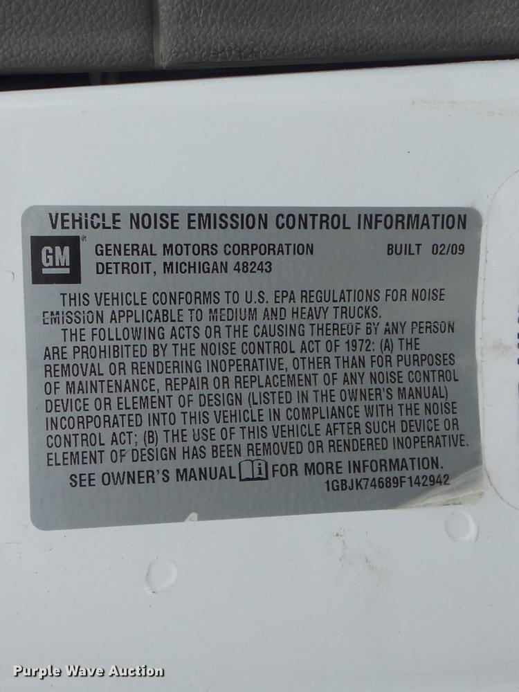 image for item DB6417 2009 Chevrolet Silverado 3500HD flatbed pickup truck