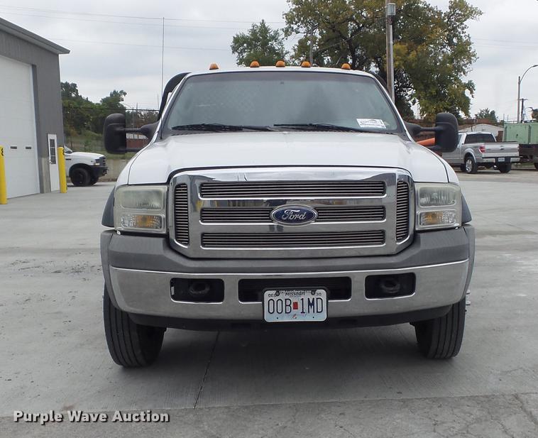 image for item DB6418 2006 Ford F450 Super Duty XL flatbed truck