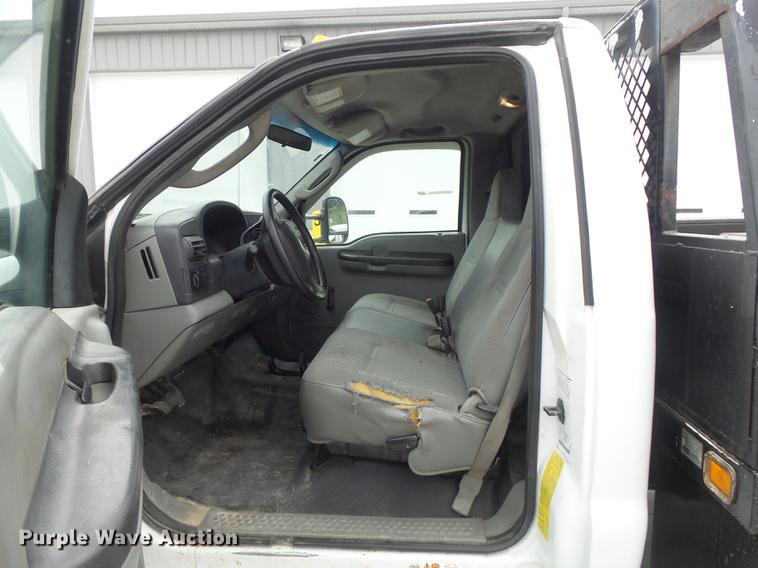image for item DB6418 2006 Ford F450 Super Duty XL flatbed truck