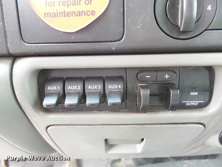 image for item DB6418 2006 Ford F450 Super Duty XL flatbed truck