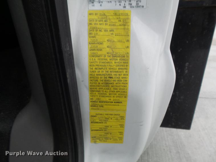 image for item DB6418 2006 Ford F450 Super Duty XL flatbed truck