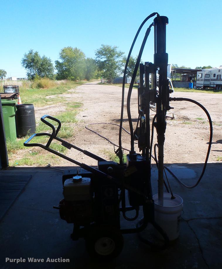 image for item DB8142 Graco GH833 airless paint sprayer