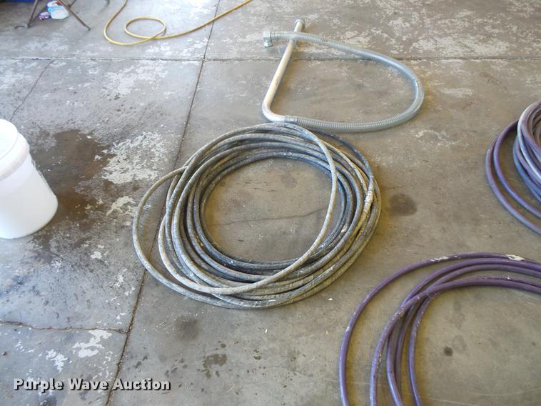 image for item DB8142 Graco GH833 airless paint sprayer