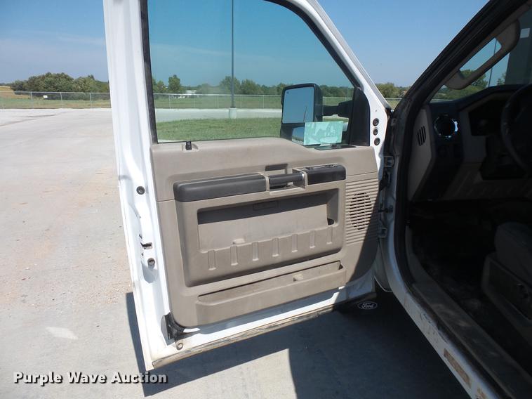 image for item DB8147 2009 Ford F550 Super Duty SuperCab bucket truck