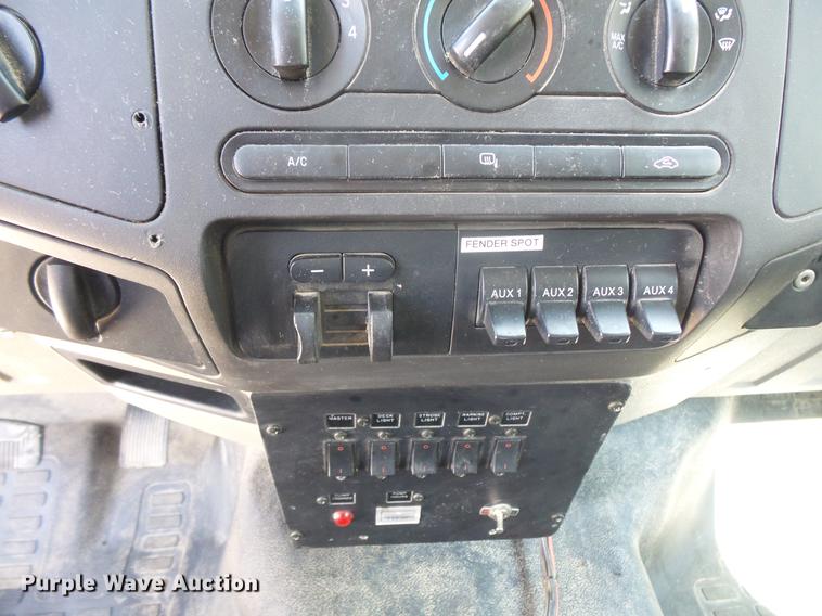 image for item DB8147 2009 Ford F550 Super Duty SuperCab bucket truck