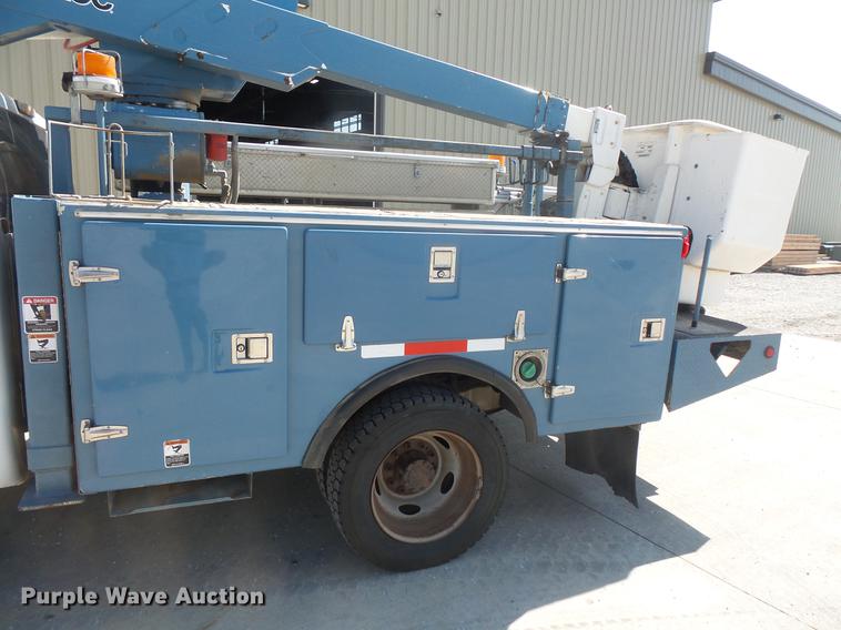 image for item DB8147 2009 Ford F550 Super Duty SuperCab bucket truck