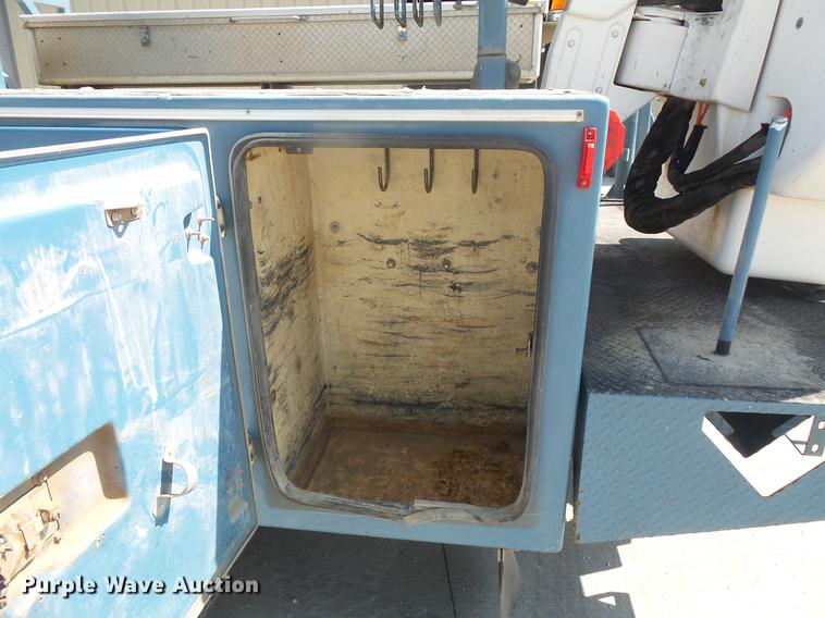 image for item DB8147 2009 Ford F550 Super Duty SuperCab bucket truck