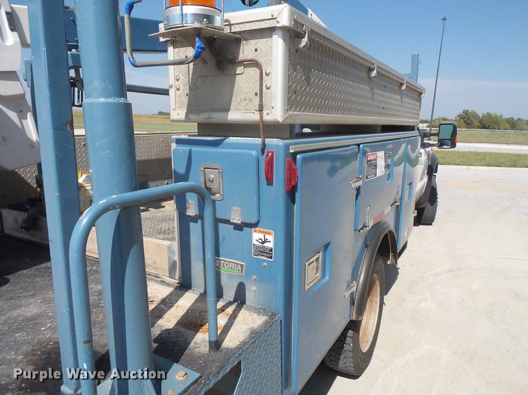 image for item DB8147 2009 Ford F550 Super Duty SuperCab bucket truck