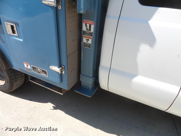 image for item DB8147 2009 Ford F550 Super Duty SuperCab bucket truck
