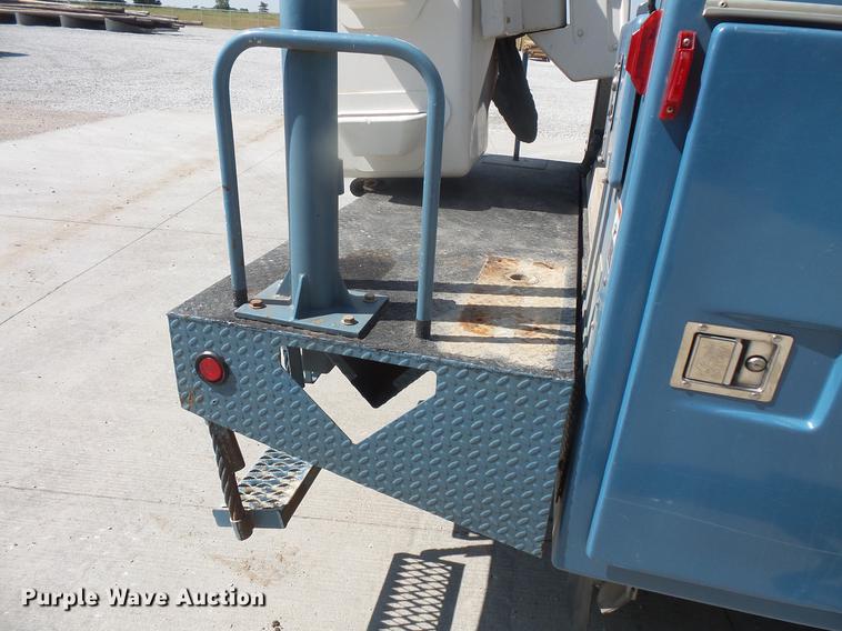 image for item DB8147 2009 Ford F550 Super Duty SuperCab bucket truck