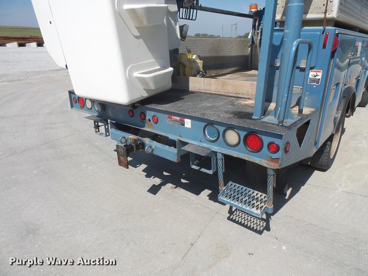 image for item DB8147 2009 Ford F550 Super Duty SuperCab bucket truck