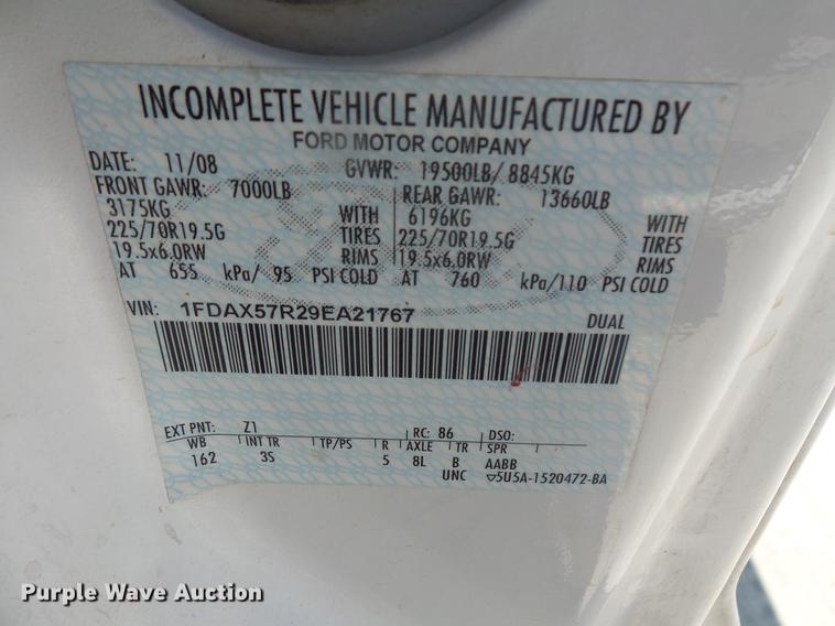 image for item DB8147 2009 Ford F550 Super Duty SuperCab bucket truck