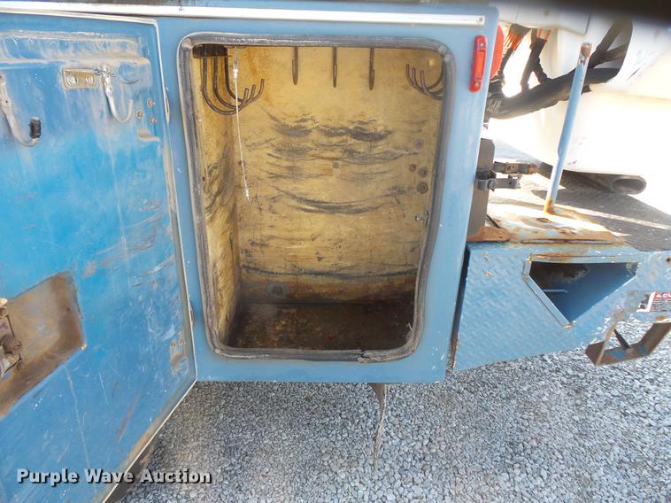 image for item DB8148 2009 Ford F550 Super Duty SuperCab bucket truck