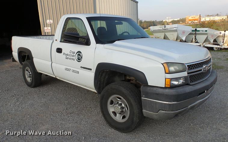 image for item DC2580 2005 Chevrolet Silverado 2500HD pickup truck