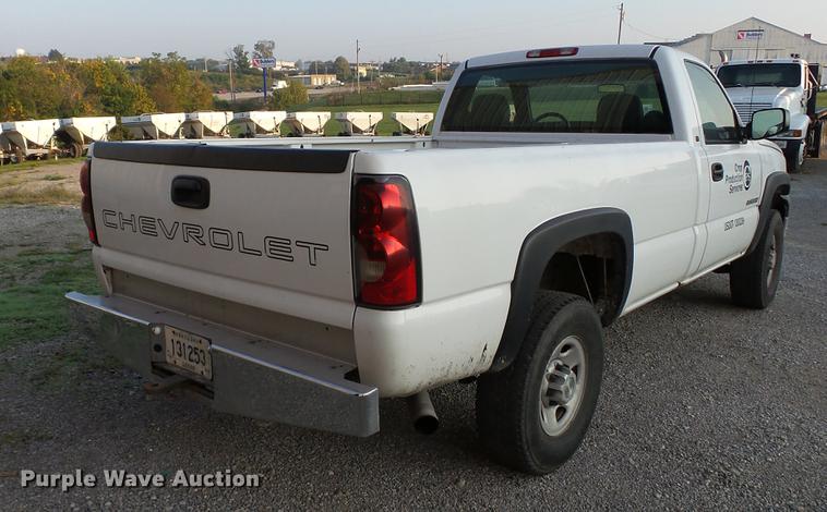 image for item DC2580 2005 Chevrolet Silverado 2500HD pickup truck