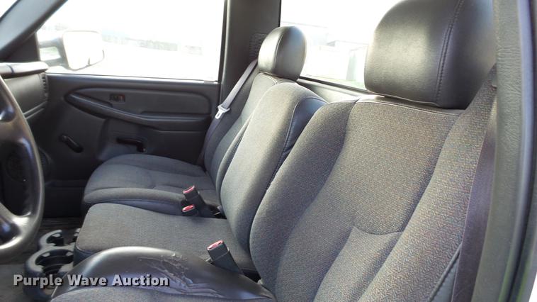 image for item DC2580 2005 Chevrolet Silverado 2500HD pickup truck