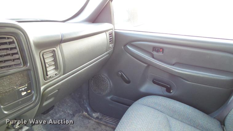 image for item DC2580 2005 Chevrolet Silverado 2500HD pickup truck