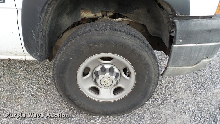 image for item DC2580 2005 Chevrolet Silverado 2500HD pickup truck