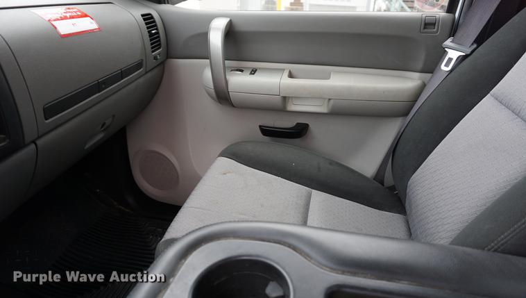 image for item DC5278 2008 Chevrolet Silverado 3500HD utility bed pickup truck
