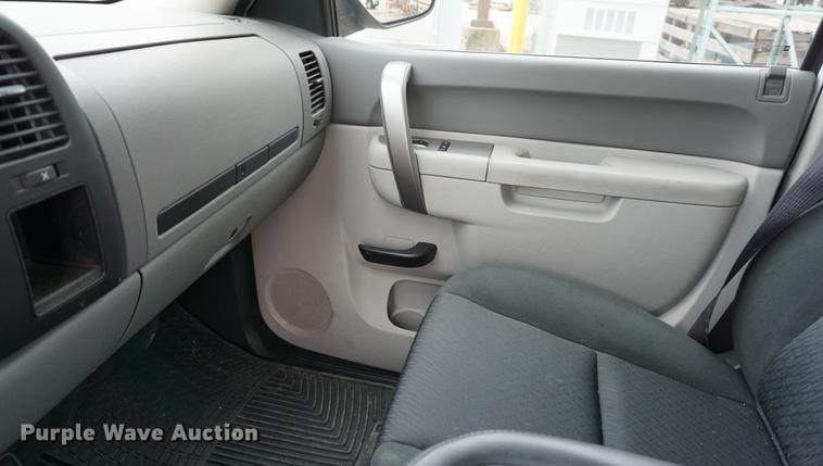 image for item DC5279 2012 Chevrolet Silverado 2500HD Ext. Cab pickup truck