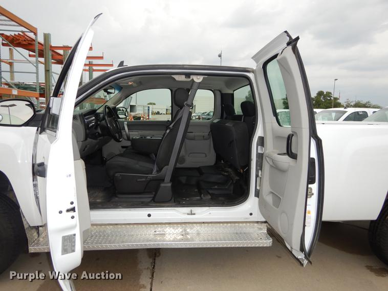 image for item DC5280 2011 Chevrolet Silverado 2500HD Ext. Cab pickup truck