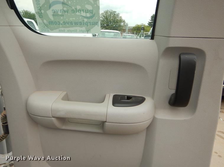 image for item DC5280 2011 Chevrolet Silverado 2500HD Ext. Cab pickup truck