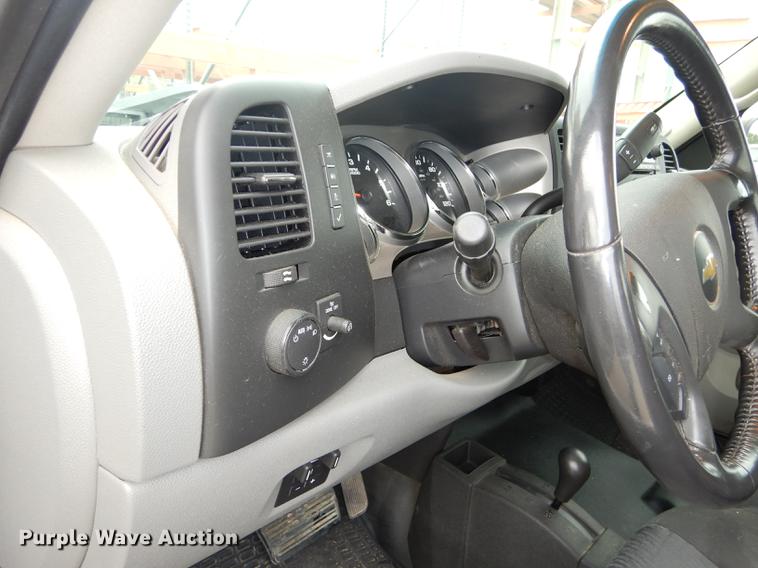 image for item DC5280 2011 Chevrolet Silverado 2500HD Ext. Cab pickup truck