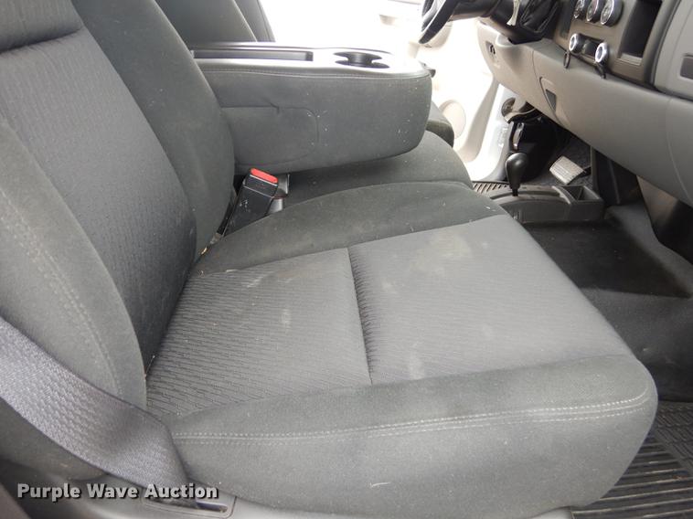 image for item DC5280 2011 Chevrolet Silverado 2500HD Ext. Cab pickup truck