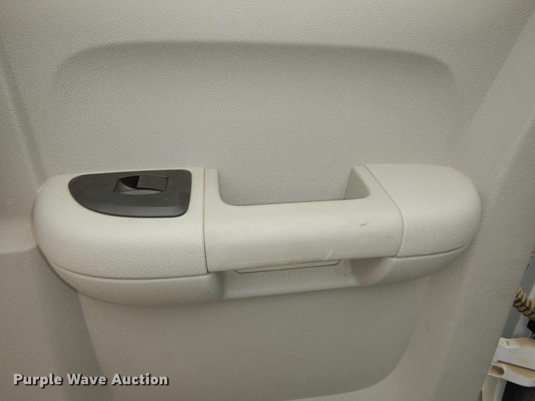 image for item DC5280 2011 Chevrolet Silverado 2500HD Ext. Cab pickup truck