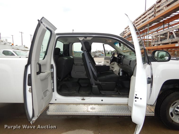 image for item DC5280 2011 Chevrolet Silverado 2500HD Ext. Cab pickup truck