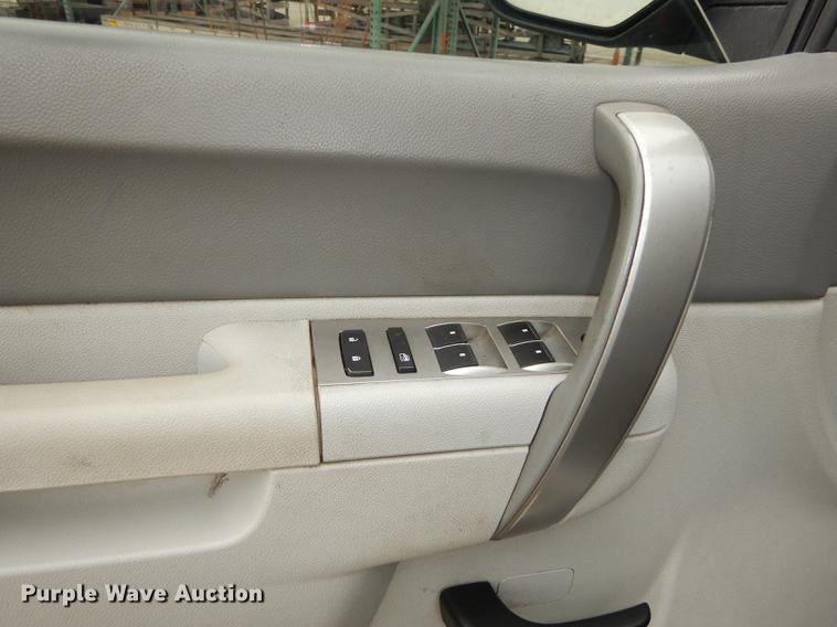 image for item DC5281 2011 Chevrolet Silverado 2500HD Ext. Cab pickup truck