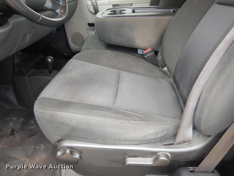 image for item DC5281 2011 Chevrolet Silverado 2500HD Ext. Cab pickup truck