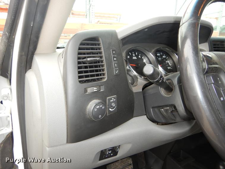 image for item DC5281 2011 Chevrolet Silverado 2500HD Ext. Cab pickup truck