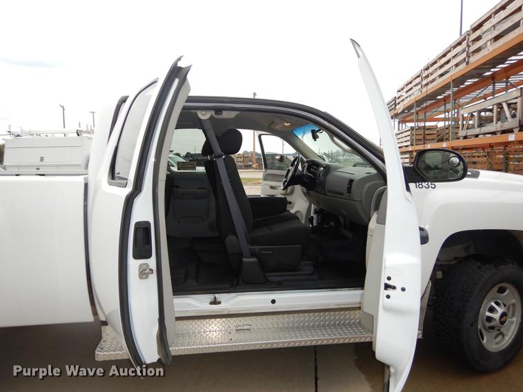 image for item DC5281 2011 Chevrolet Silverado 2500HD Ext. Cab pickup truck