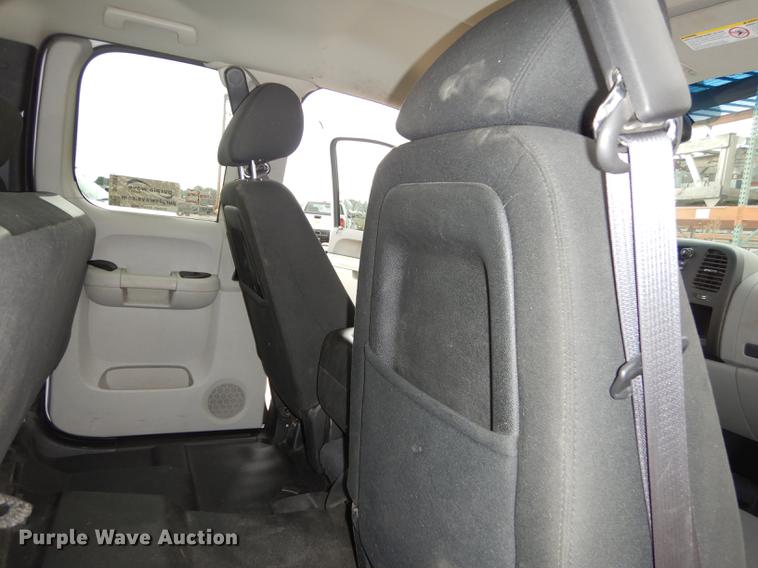 image for item DC5281 2011 Chevrolet Silverado 2500HD Ext. Cab pickup truck