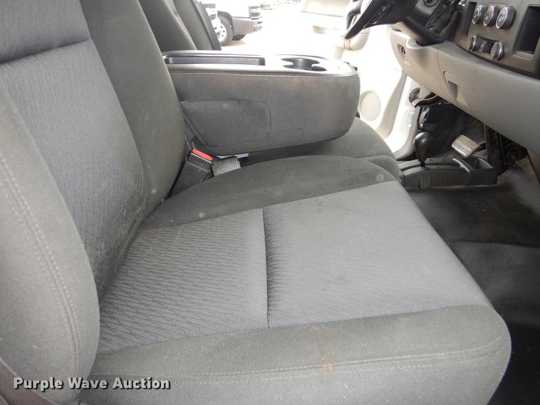 image for item DC5281 2011 Chevrolet Silverado 2500HD Ext. Cab pickup truck