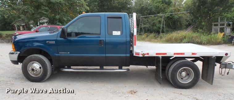 image for item DC5311 2000 Ford F350 Super Duty SuperCab flatbed pickup truck