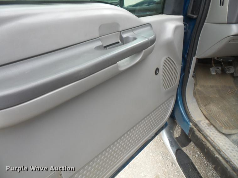 image for item DC5311 2000 Ford F350 Super Duty SuperCab flatbed pickup truck