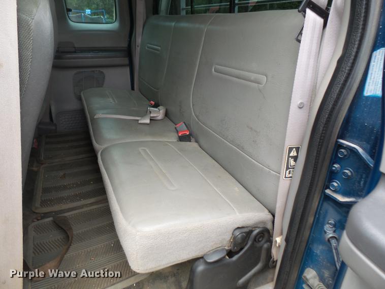 image for item DC5311 2000 Ford F350 Super Duty SuperCab flatbed pickup truck