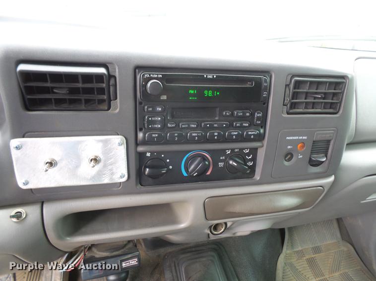 image for item DC5311 2000 Ford F350 Super Duty SuperCab flatbed pickup truck