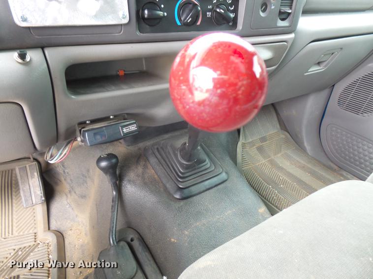 image for item DC5311 2000 Ford F350 Super Duty SuperCab flatbed pickup truck