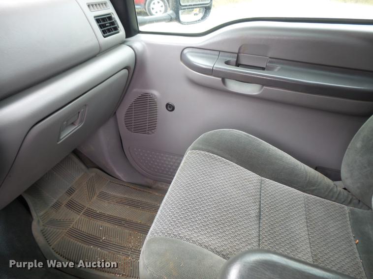 image for item DC5311 2000 Ford F350 Super Duty SuperCab flatbed pickup truck