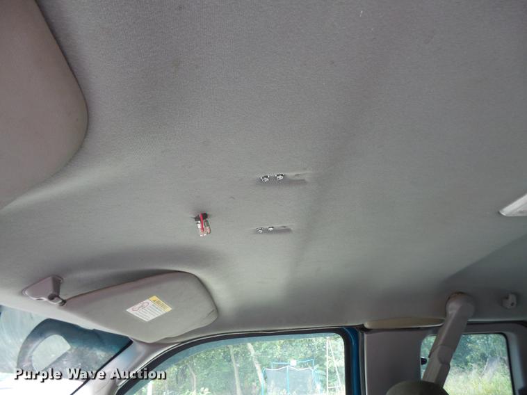 image for item DC5311 2000 Ford F350 Super Duty SuperCab flatbed pickup truck