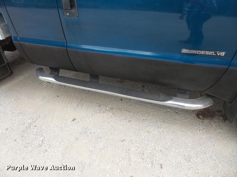 image for item DC5311 2000 Ford F350 Super Duty SuperCab flatbed pickup truck