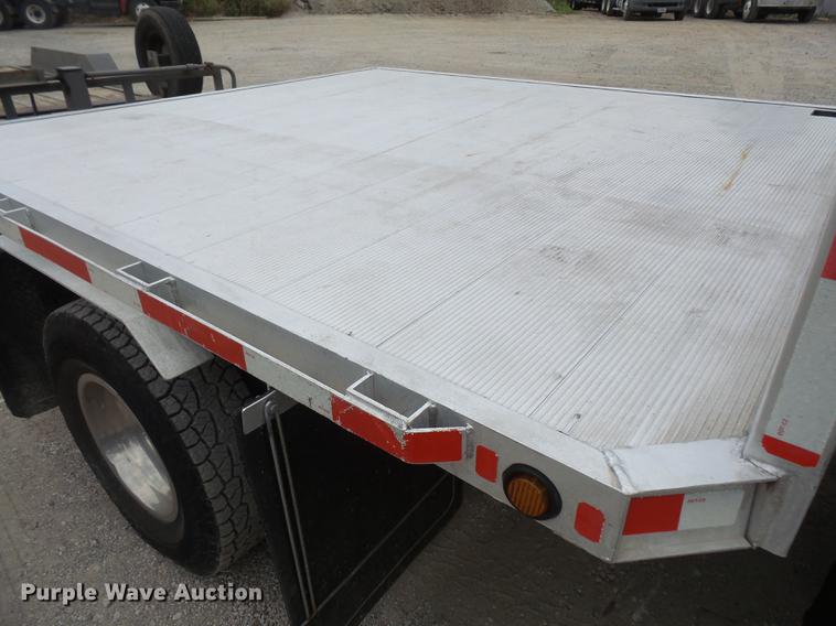 image for item DC5311 2000 Ford F350 Super Duty SuperCab flatbed pickup truck