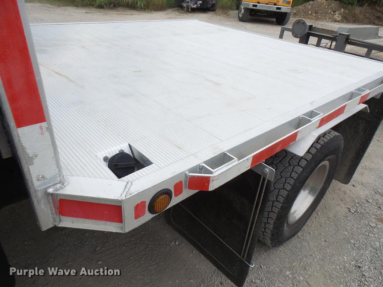 image for item DC5311 2000 Ford F350 Super Duty SuperCab flatbed pickup truck