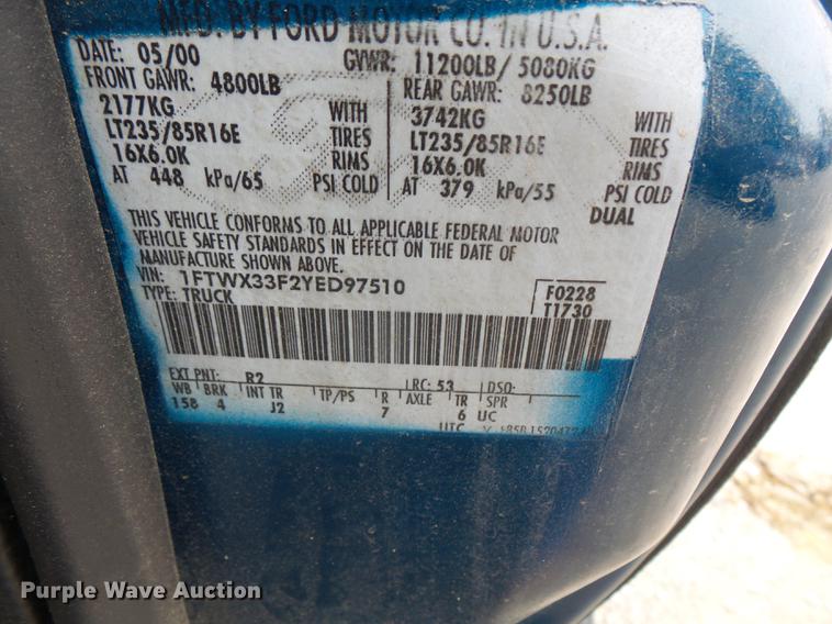 image for item DC5311 2000 Ford F350 Super Duty SuperCab flatbed pickup truck