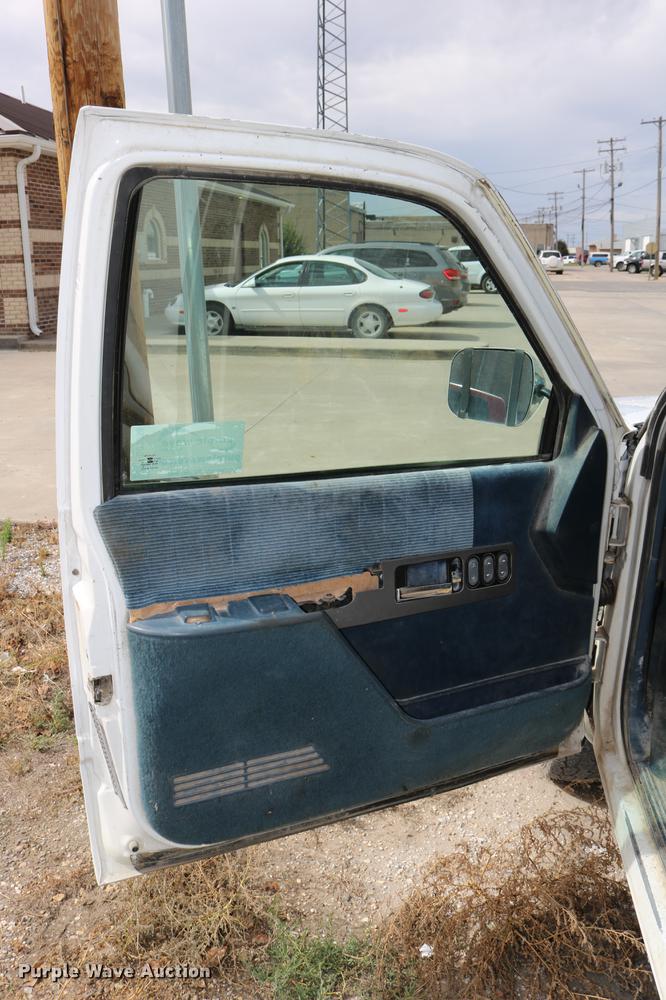 image for item DD0056 1993 GMC Sierra 1500 SLE Ext. Cab pickup truck