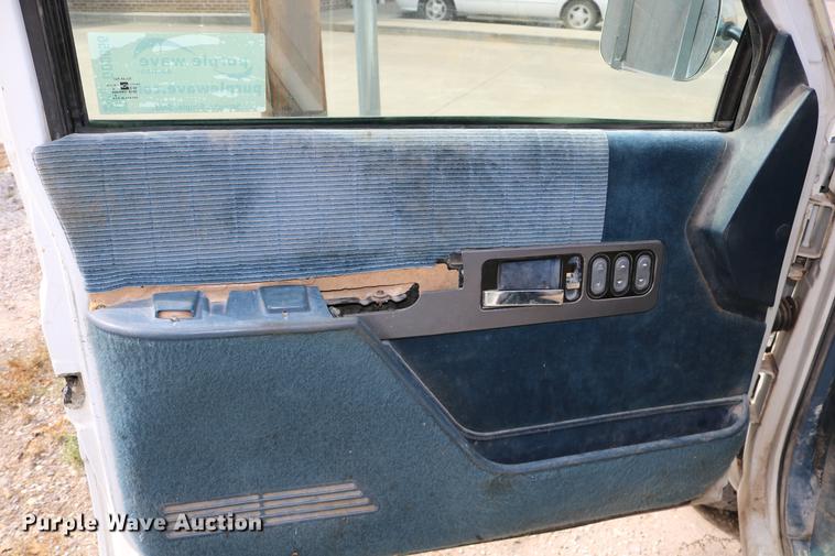 image for item DD0056 1993 GMC Sierra 1500 SLE Ext. Cab pickup truck