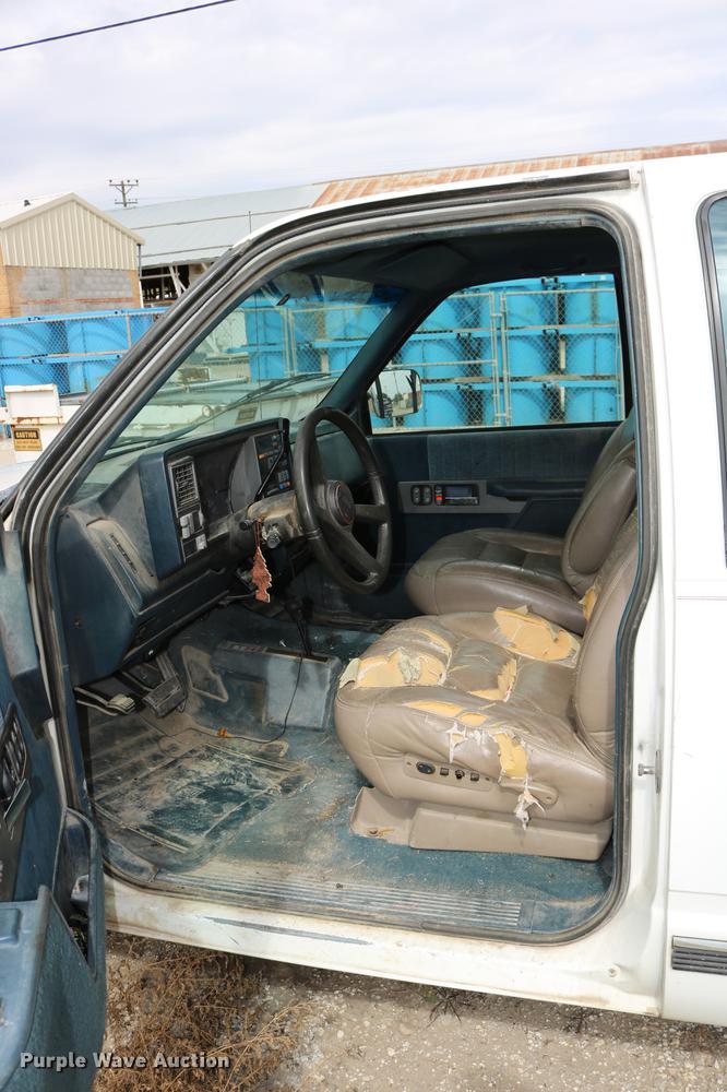 image for item DD0056 1993 GMC Sierra 1500 SLE Ext. Cab pickup truck